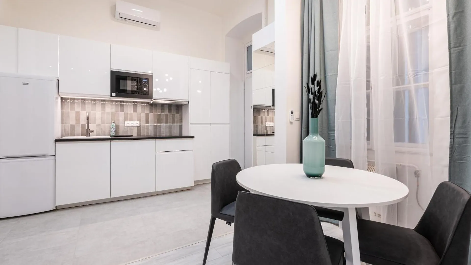 Kl31 - Best Location - Elegant Historic Residence By Bqa Budapest