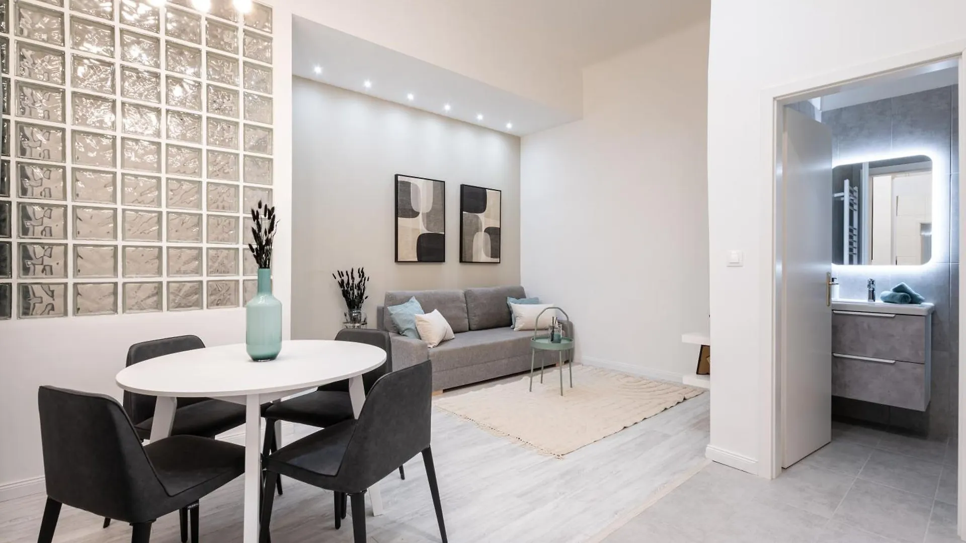 Kl31 - Best Location - Elegant Historic Residence By Bqa contacts